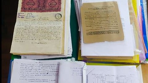 சோதனையில் கைப்பற்றப்பட்ட ஆவணங்கள். ~சோதனையில் பறிமுதல் செய்யப்பட்ட ஆயுதங்கள்.