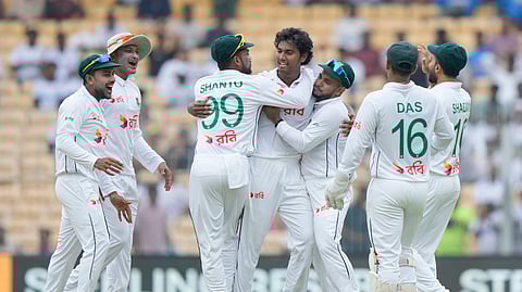 ஃபார்முக்குத் திரும்ப தடுமாறும் மூத்த வங்கதேச வீரர்; ஆதரவளிக்கும் கேப்டன்!