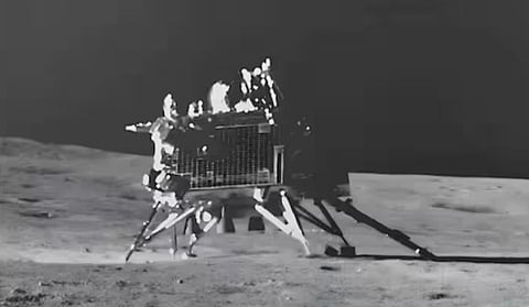 நிலவின் தென் துருவத்தில் தரையிறங்கிய விக்ரம் லேண்டர்