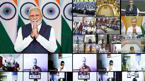 தொழில்நுட்ப மேம்பாடு ஏழைகளுக்கு பலனளிக்க வேண்டும் -பிரதமா் வலியுறுத்தல்