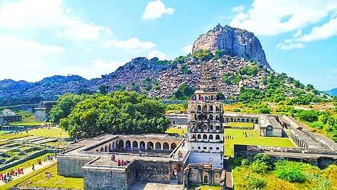 புதுப்பொலிவுடன் காட்சியளிக்கும் வரலாற்றுச் சின்னமான செஞ்சிக் கோட்டை.