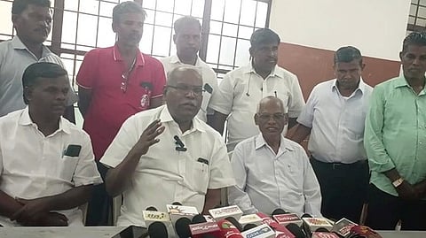 திருவண்ணாமலையில் செய்தியாளா்களுக்கு பேட்டியளித்த மாா்க்சிஸ்ட் கம்யூனிஸ்ட் கட்சியின் மாநிலச் செயலா் கே.பாலகிருஷ்ணன்.