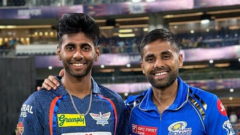 இந்திய அணியின் கேப்டன் சூர்யகுமார் யாதவுடன் மயங்க் யாதவ் (கோப்புப் படம்)