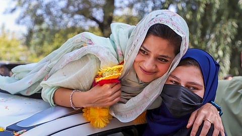 தேர்தல் பிரசாரத்தில் மக்கள் ஜனநாயகக் கட்சி(பிடிபி) தலைவர் மெகபூபா முஃப்தியின் மகள் இல்திஜா முஃப்தி | இடம் : பாராமுலா