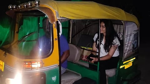 இரவுநேர ஆட்டோ பயணத்தில் துணை ஆணையர் சுகண்யா சர்மா