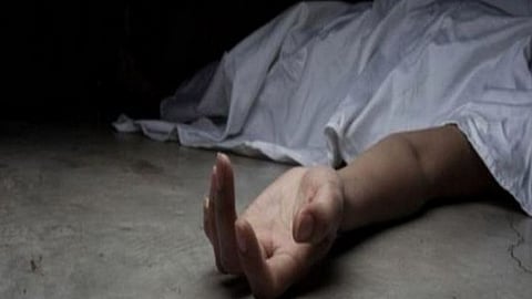 தூய்மைப் பணியின்போது மயங்கி சாக்கடைக்குள் விழுந்த இளைஞா் உயிரிழப்பு: மூன்று போ் கவலைக்கிடம்