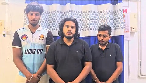 மதுபோதையில் போக்குவரத்து போலீஸாரிடம் ரகளையில் ஈடுபட்டதற்கு கூட்டாக மன்னிப்பு கோரி விடியோ வெளியிட்டுள்ளனர்.