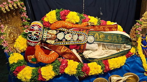 நவராத்திரி முதல் நாள்: பெருமாள் அலங்காரத்தில் சயனத் திருக்கோலத்தில் ஆடிப்பூரத்தம்மன்!