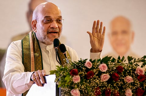 குஜராத்தில் நடைபெற்ற நிகழ்ச்சியில் பேசிய மத்திய உள்துறை அமைச்சா் அமித் ஷா.