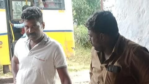 யானைத் தாக்கியதில் காயமடைந்த நடத்துநர் பாடலிங்கம்