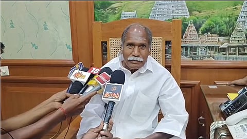 புதுச்சேரி சட்டப்பேரவை வளாகத்தில் செய்தியாளா்களுக்கு பேட்டியளித்த புதுச்சேரி முதல்வர் என்.ரங்கசாமி.