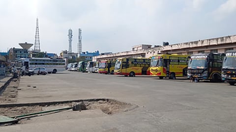 கோயம்பேடு பேருந்து நிலையம்.