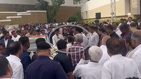 ரத்தன் டாடாவுக்கு அஞ்சலி செலுத்தும் வளர்ப்பு நாய்