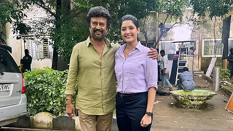 நடிகர் ரஜினியுடன் ரித்திகா சிங்.