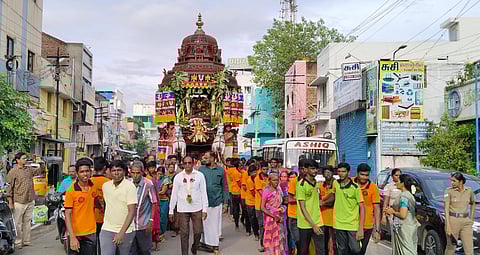 செப்பு தேரோட்டம் கோலாகலம்.