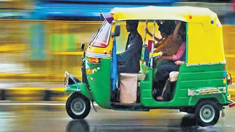 ஆட்டோக்களில் கூடுதல் கட்டணம் வசூலித்தால் நடவடிக்கை! - போக்குவரத்துத் துறை