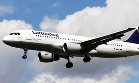 hyderabad bound flight bomb threat