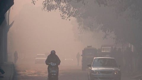 தில்லியில் அதிகரிககும் காற்று மாசு