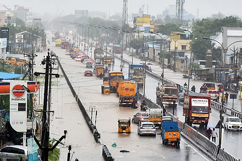 சென்னையில் செவ்வாய்க்கிழமை பெய்த கனமழையால் தேங்கிய நீர்.