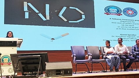 விழிப்புணா்வு நிகழ்வில் பங்கேற்ற என்ஐடி நிா்வாகத்தினா், மருத்துவா்கள்.