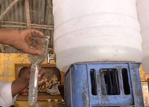 பாக்கெட் சாராயம்.