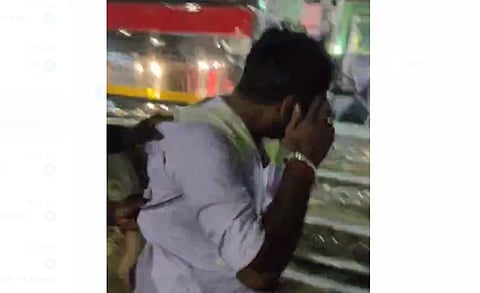 கோவையில் பெண்களை தவறாக விடியோ எடுத்ததாக காவல்நிலையத்தில் ஒப்படைக்கப்பட்ட போக்குவரத்து காவலர்