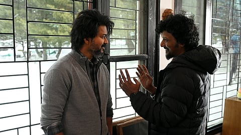 நடிகர் விஜய் உடன் லோகேஷ் கனகராஜ் .