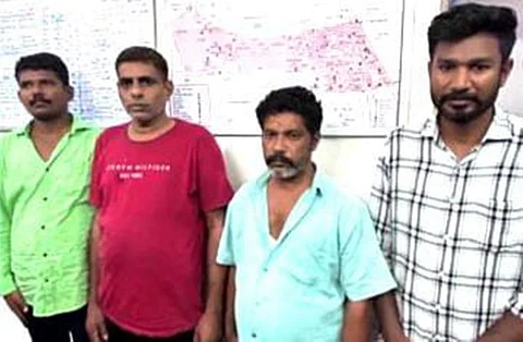 இரிடியம் தருவதாக ரியல் எஸ்டேட் அதிபரிடம் ரூ.2 கோடி மோசடி வழக்கில் கைது செய்யப்பட்டுள்ள 4 போ்.
