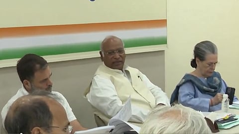 காங்கிரஸ் தலைவர் மல்லிகார்ஜுன கார்கே தலைமையில் நடைபெற்ற ஆலோசனை
