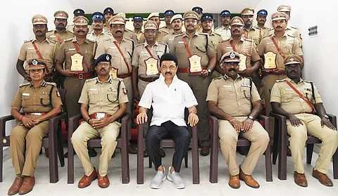 நாமக்கல் காவல் துறையினருடன் முதல்வர் ஸ்டாலின்.