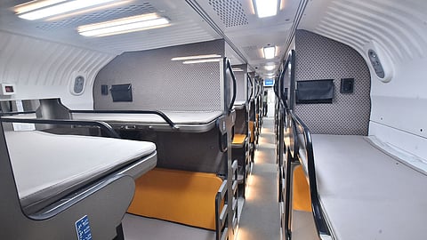 படுக்கை வசதிகளுடன் கூடிய வந்தே பாரத் ரயில் ஜனவரியில் இயக்க திட்டம்!