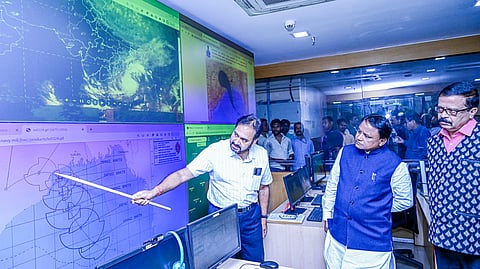 டானா புயல் எதிரொலி: ஒடிஸாவில் 10 லட்சம் மக்கள் வெளியேற்றம்