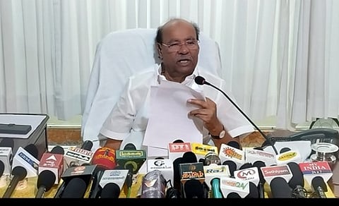பாமக நிறுவனா் மருத்துவா் ச.ராமதாஸ்.