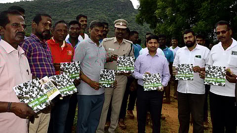 தெற்குப் பாப்பான்குளத்தில்
பனை விதைகள் நடவு