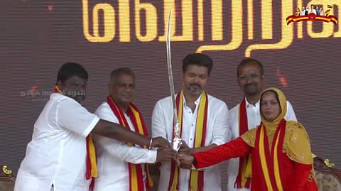 விஜய்க்கு வீரவாள் பரிசளிப்பு.