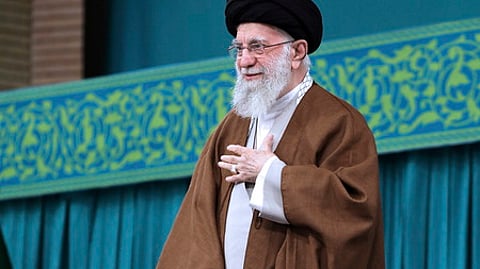 டெஹ்ரானில் ஞாயிற்றுக்கிழமை நடைபெற்ற நிகழ்ச்சியில் பேசிய ஈரான் தலைமை மத குரு அயதுல்லா அலி கமேனி.