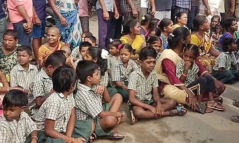ஆம்பூரில் சாலை மறியல்