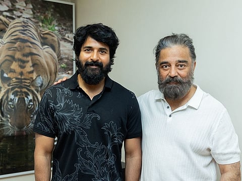 சிவகார்த்திகேயனுடன் கமல்.
