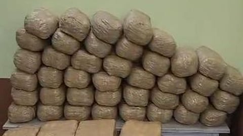 150 கிலோ கஞ்சா பறிமுதல்: 4 போ் கைது