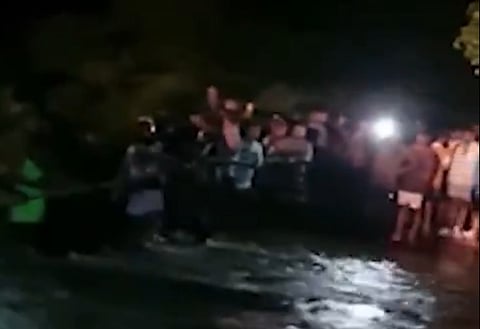 காட்டாற்று வெள்ளத்தில் சிக்கித் தவித்த 150 போ் மீட்பு