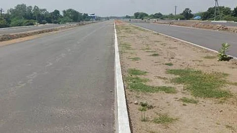 மரக்காணம் அருகே உள்ள நான்கு வழிச்சாலை