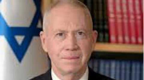 இஸ்ரேல் பாதுகாப்பு அமைச்சா் திடீா் நீக்கம்