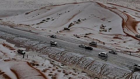 சவூதி அரேபியாவின் பாலைவனத்தில் ஏற்பட்டுள்ள பனிப்பொழிவு