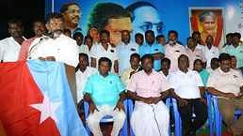 விழுப்புரம் மாவட்டம், திண்டிவனத்தில் நடைபெற்ற நினைவேந்தல் கூட்டத்தில் பேசிய விசிக தலைவா் தொல். திருமாவளவன்.