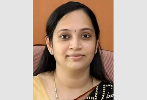 ஆா்த்தி ஐ.ஏ.எஸ்.