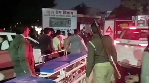 மகாராணி லட்சுமி பாய் அரசு மருத்துவக் கல்லூரி மருத்துவமனையில் நடைபெற்ற மீட்புப் பணி