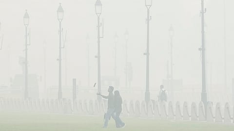 தில்லியில் 1 மணி நேரம் வெளியே போனால்கூட நுரையீரல் கடுமையாக பாதிக்கப்படும் அபாயம்!