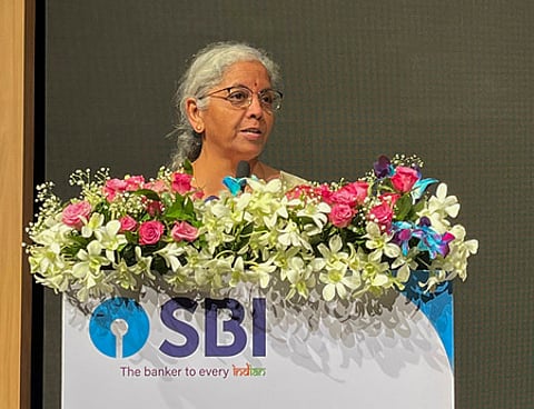 மும்பையில் நடைபெற்ற பாரத ஸ்டேட் வங்கியின் நிகழ்ச்சியில் பேசிய மத்திய நிதியமைச்சா் நிா்மலா சீதாராமன்.