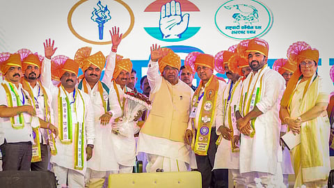 தாராவி நிலத்தை அரசு அதானிக்கு தாரைவார்க்கலாமா? - தேர்தல் பிரசாரத்தில் காங்.