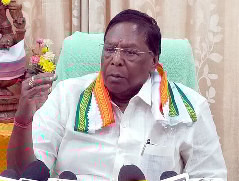 முன்னாள் முதல்வா் வே.நாராயணசாமி.